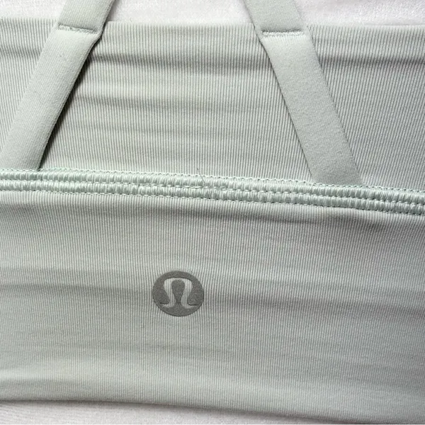 Lululemon Strappy Back Crop‎ Sports Bra Top Yoga Size 4 - Image 5