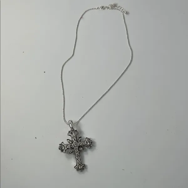 Elegant Silver Cross Pendant Necklace - Image 4