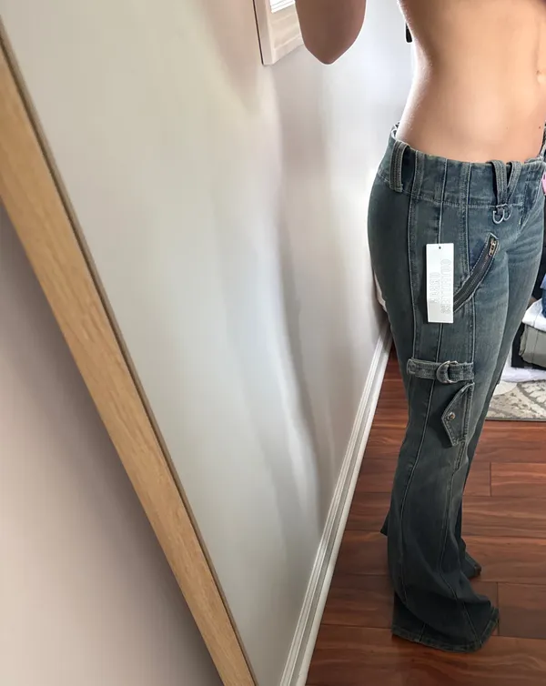 BDG Low-Rise Flare Jeans Y2K - Image 2