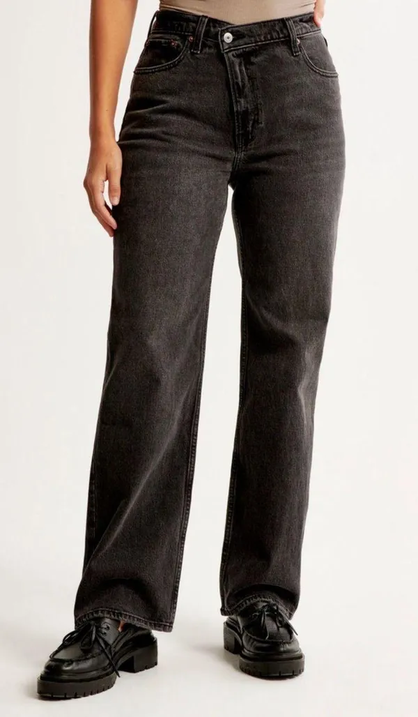 Abercrombie Curve Love 90s Relaxed CrossOver Jeans - Image 4