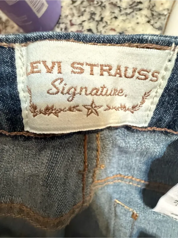 Levi's Dark Blue Denim High-Rise Bermuda Shorts - Image 4
