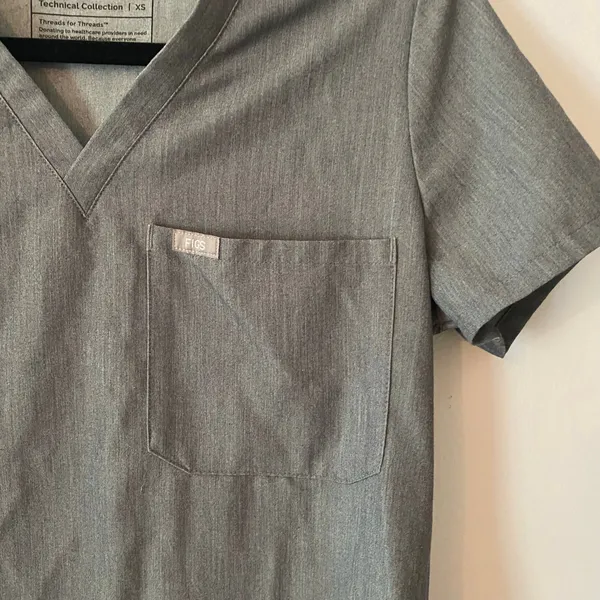 FIGS Graphite Gray Catarina Scrub Top Medical Uniform Women's size XS Nurse Dr - Image 4