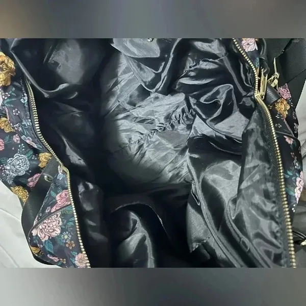 Flower women gym/luggage bag - Image 4