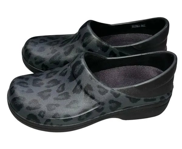 Crocs Black & Gray Leopard Print Neria Pro Slip Resistant Work Clogs Shoes 7 - Image 4