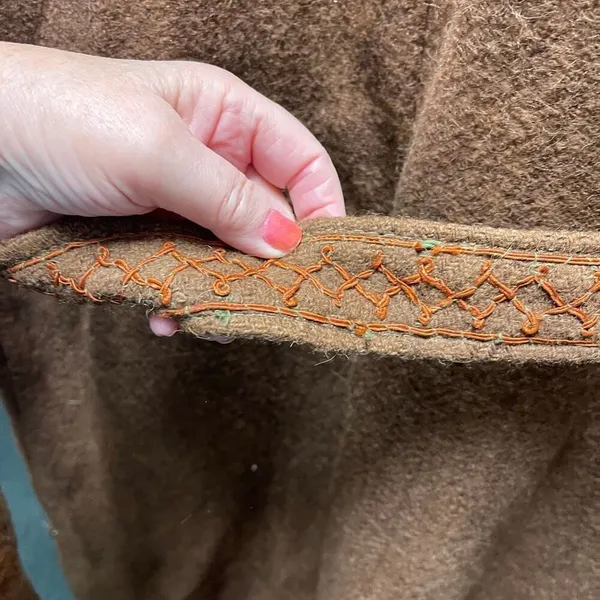Vintage Western boho handmade size L embroidered wool midi coat. Sash tie. - Image 4