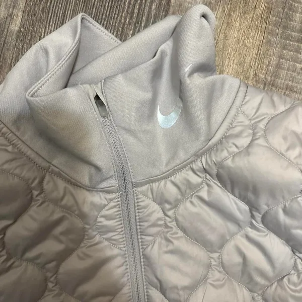 Nike XS running‎ white puffer vest - Image 2