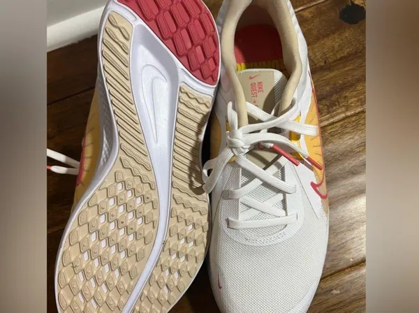 Nike womens Nike Quest 5 White Size 8.5 - Image 3
