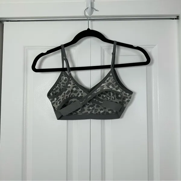 Aerie Offline Leopard Print Gray Sports Bra Size Small - Image 2