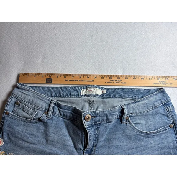 Torrid Denim Womens 18 Floral Embroidered Raw Hem Light Wash Jean Shorts Blue - Image 8