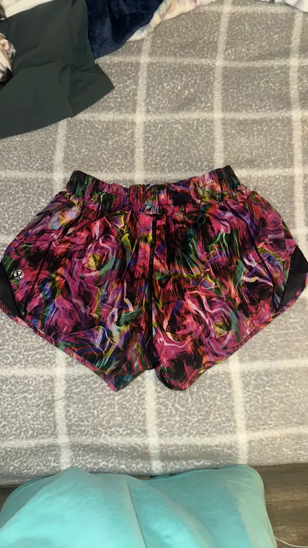 Lululemon Hotty Hot 2.5" Low-Rise - Image 2