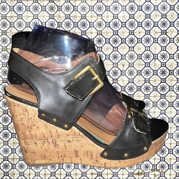 Mossimo supply co black straps and cork wedge heels! - Image 3