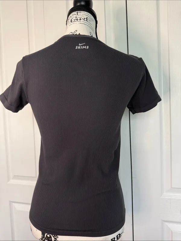 SKIMS Nike Ribbed Seamless Women’s Short-Sleeve Top in Black - Image 4