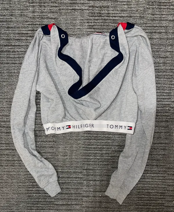 Tommy Hilfiger Gray Cropped Hoodie - Image 4