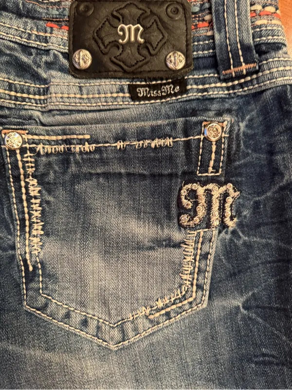 Miss Me Y2K Distressed Denim Shorts Size 30- Embroidered Waistband- EUC Vintage - Image 5