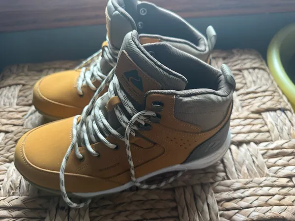 Ozark trail men hiking boots Yellow Size 9 - Image 2