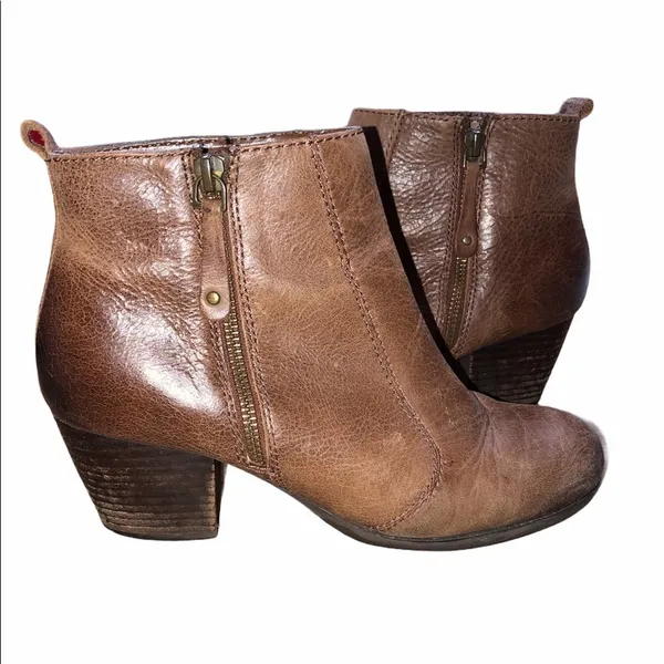 Kelly & Katie size 8M leather ankle heeled booties - Image 3