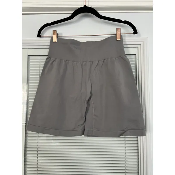 NVGTN Grey Pro Seamless Shorts SIZE M - Image 4