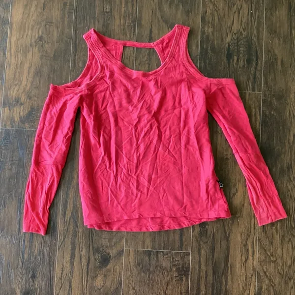 Splits 59 cold shoulder long sleeve top - Image 3