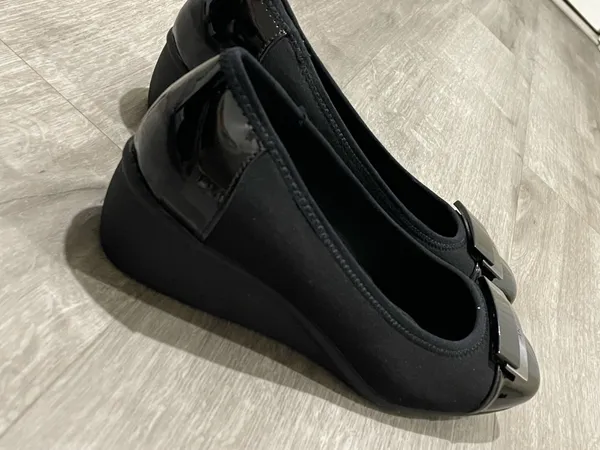 Anne Klein Black Flats - Image 4