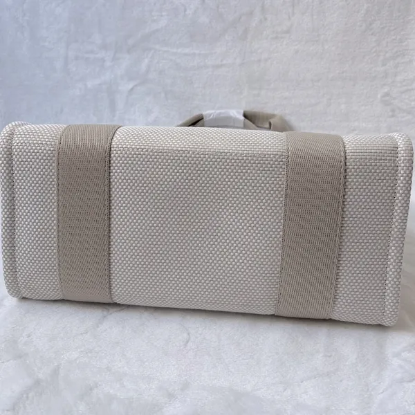 Lululemon Two-Tone Canvas Mini Tote Bag 4.5L - Image 4