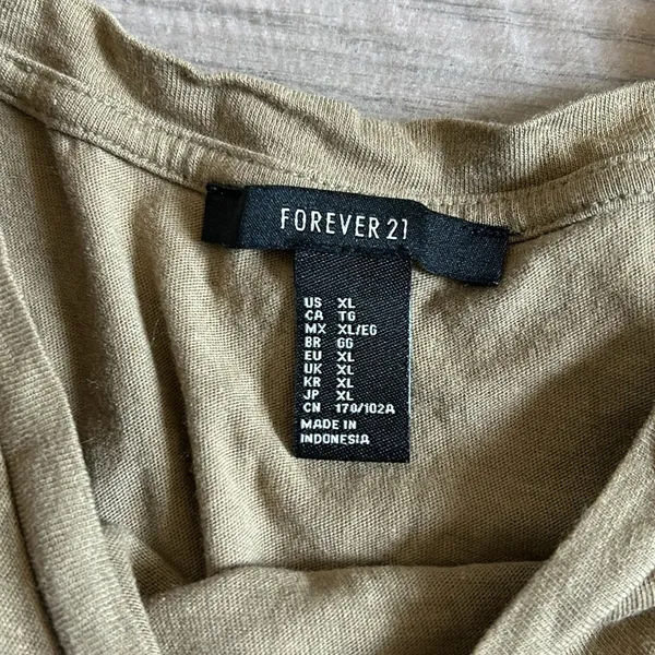 Forever 21 cropped tshirt - Image 3