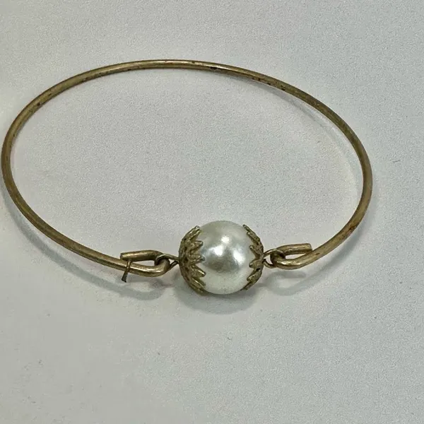 Gold tone faux pearl bangle bracelet - Image 6