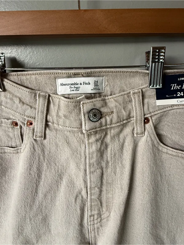 NWT Abercrombie & Fitch The Baggy Low Rise Jeans 24 Curve - Image 3