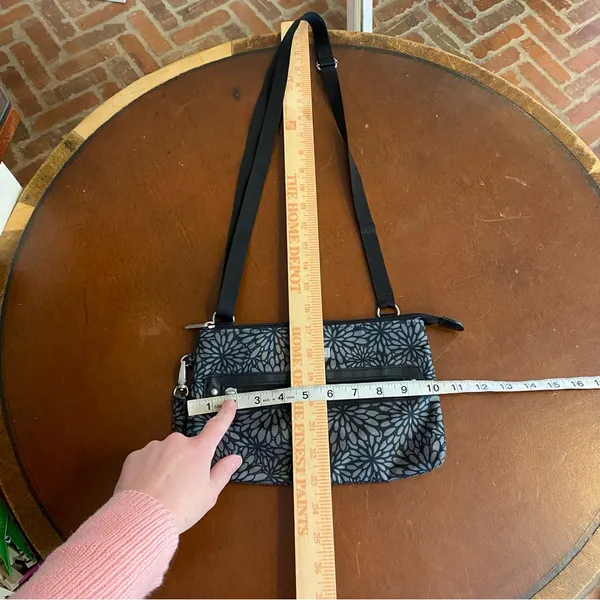 Baggallini Plaza Mini‎ Gray Floral Crossbody Wristlet Wallet Bag travel cruise - Image 5