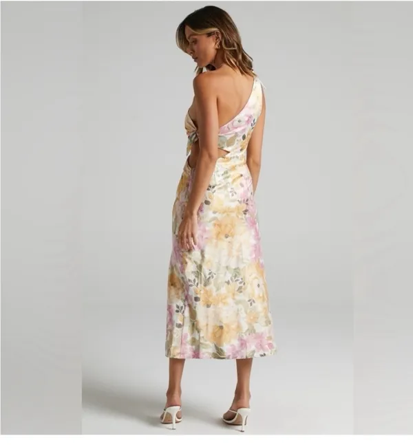 Showpo floral dress - Image 2