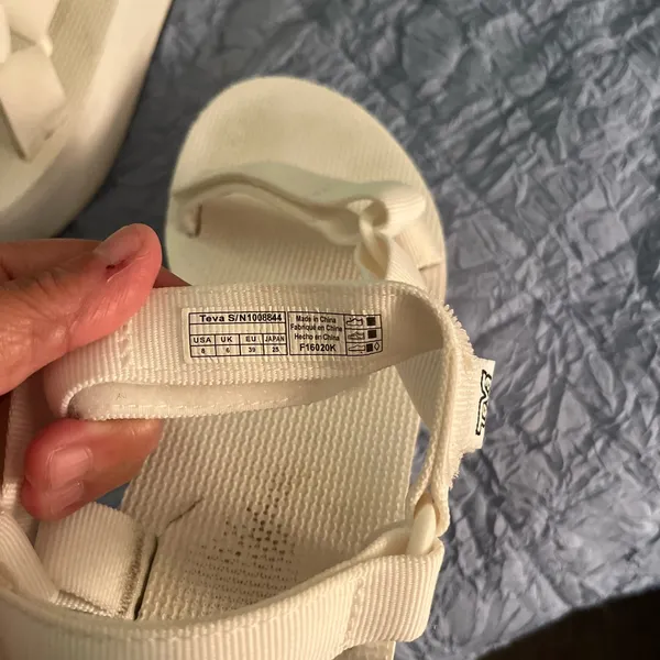 Teva Platform White Sandals Womens size 8 - Image 4