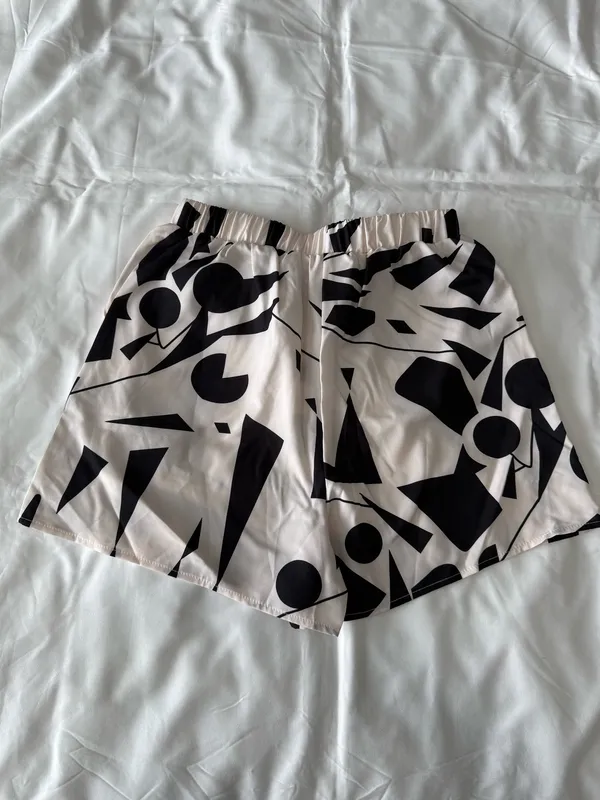 Black And White Two-Piece Geometric Print Lounge Set - Image 7