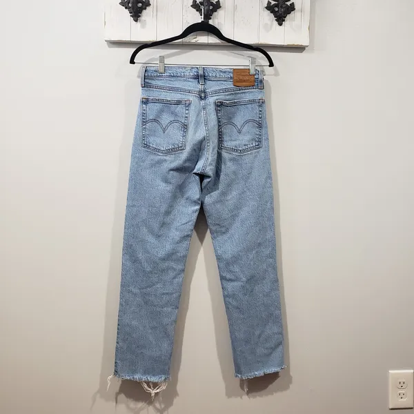 Levi’s Wedgie Straight Jeans Size 27 Light Wash High Rise Raw Hem Denim - Image 2