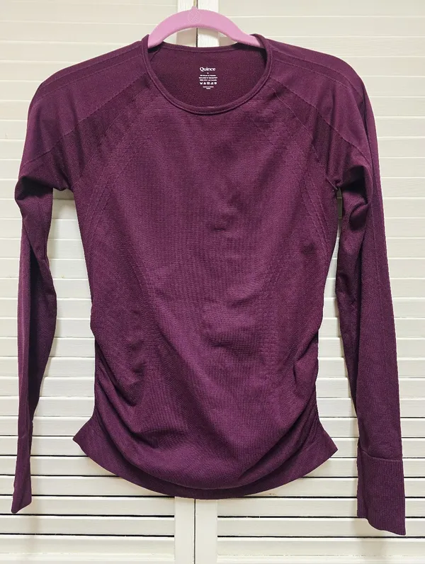 Quince Seamless Size S Ruched Long Sleeve Athletic Top in Plum - Image 5