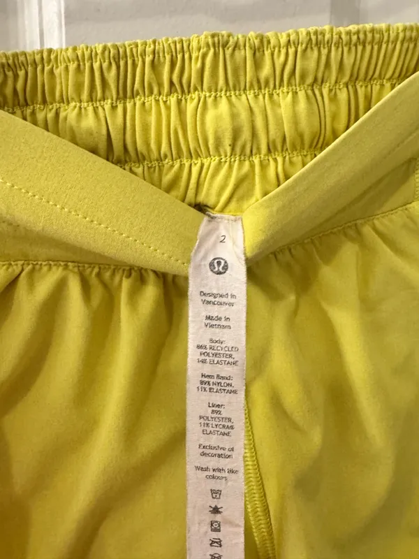 Lululemon Hotty Hot 2.5" Shorts - Image 4