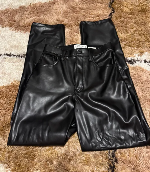 Abercrombie And Fitch 90s Straight Ultra High Rise Vegan Leather Pants - Image 2