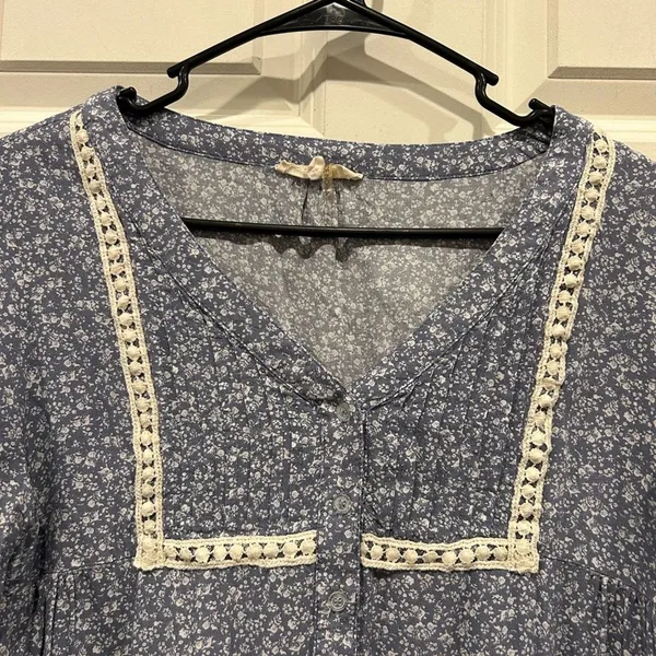 Entro Womens Blue‎ Floral Crochet Lace Trim Button Front Boho Blouse Small - Image 2