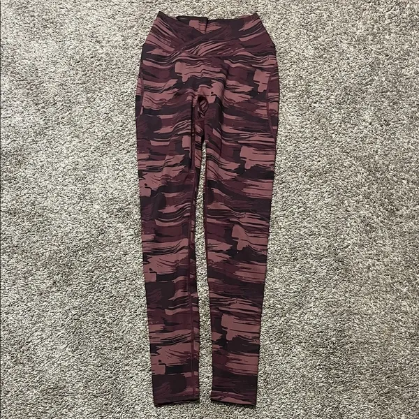 Alphalete Surface Power Pink/Purple Camo‎ Leggings Small - Image 2