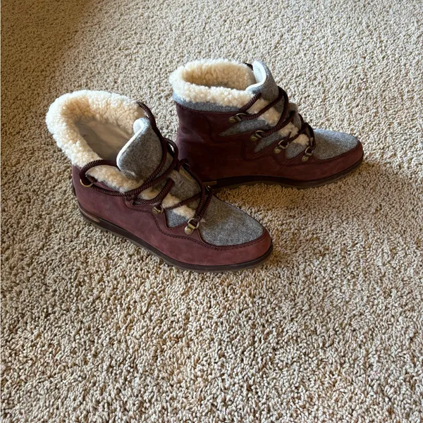 Sorel Maroon and Gray Winter Boots - Image 3