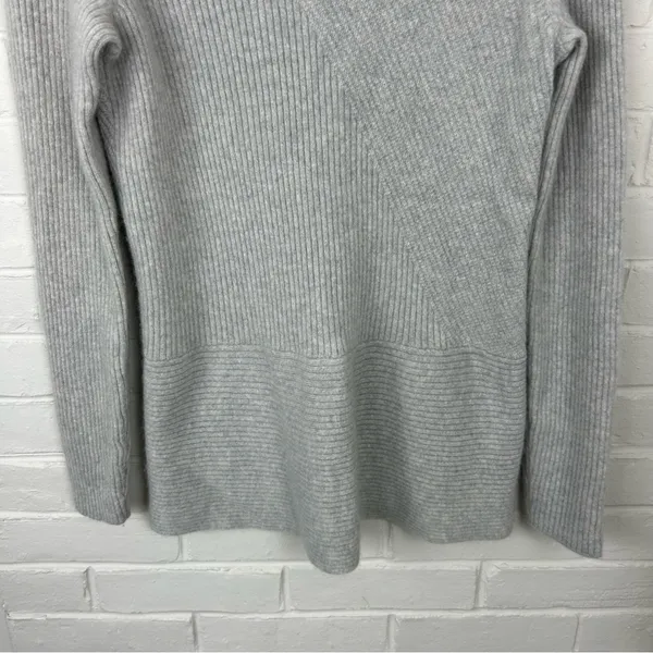 Saks Fifth Avenue Grey Ribbed Cashmere Knit Sweater Size M - Image 5