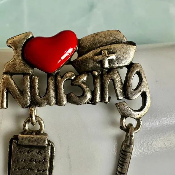 Style Vintage “I ❤️ Nursing” Brooch with Charms - Image 7
