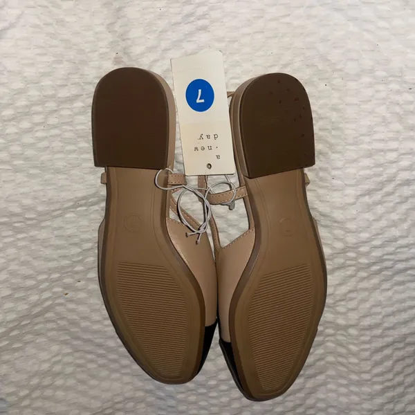 NWT A New Day Women's Beige and Black Loafers Size 7 - Image 3