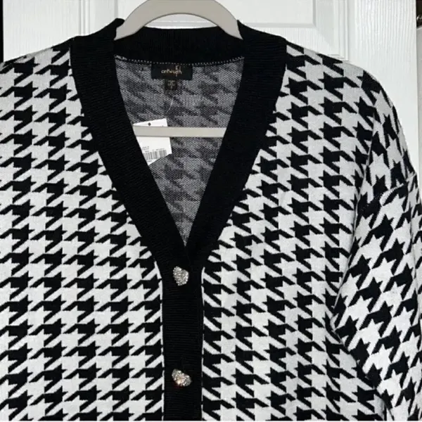 Ont Welfth Houndstooth Black & White Sweater
Cardigan(Size Small) - Image 8