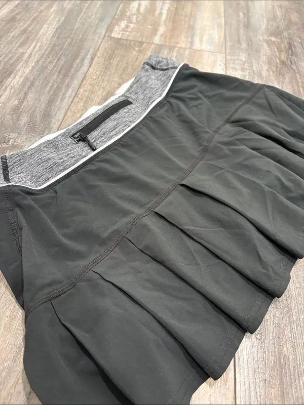 LULULEMON Black & Gray Ruffle Skirt Size 6 - Image 5