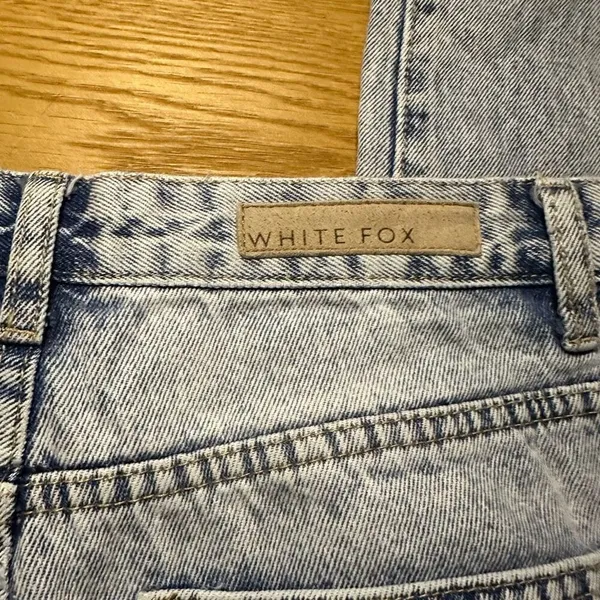 White fox acid wash jeans size medium - Image 8