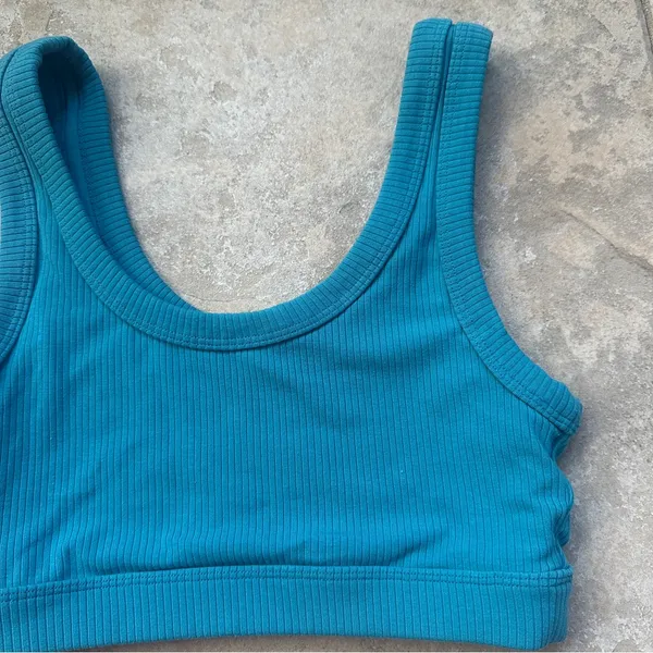 ALO Yoga Wellness Bra in Blue Splash Size Small Ribbed - Image 4