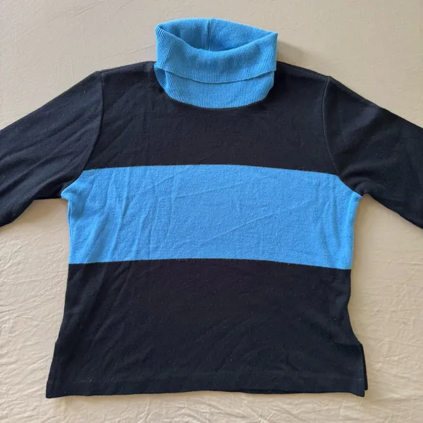 Vintage Colorblock Turtleneck Sweater - Image 2