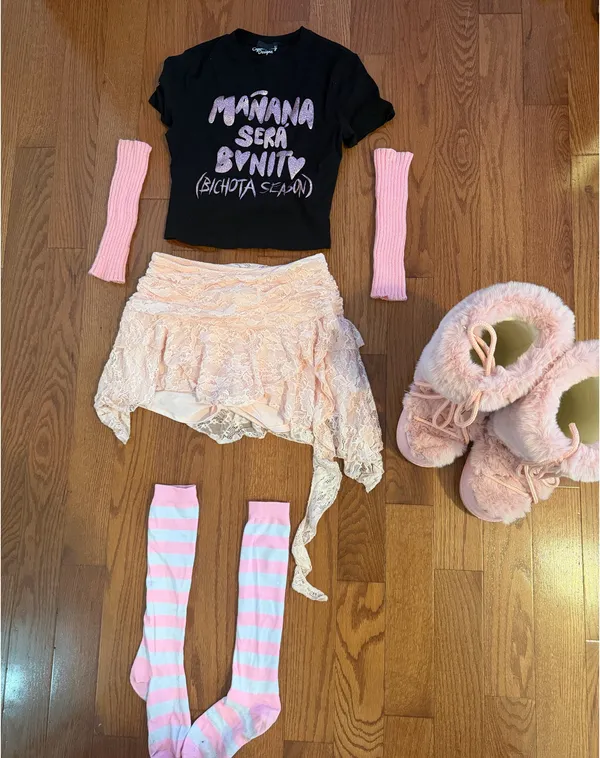 Karol G Costume Pink Size M - Image 4