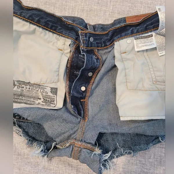 Levi’s 501 Shorts - Image 10