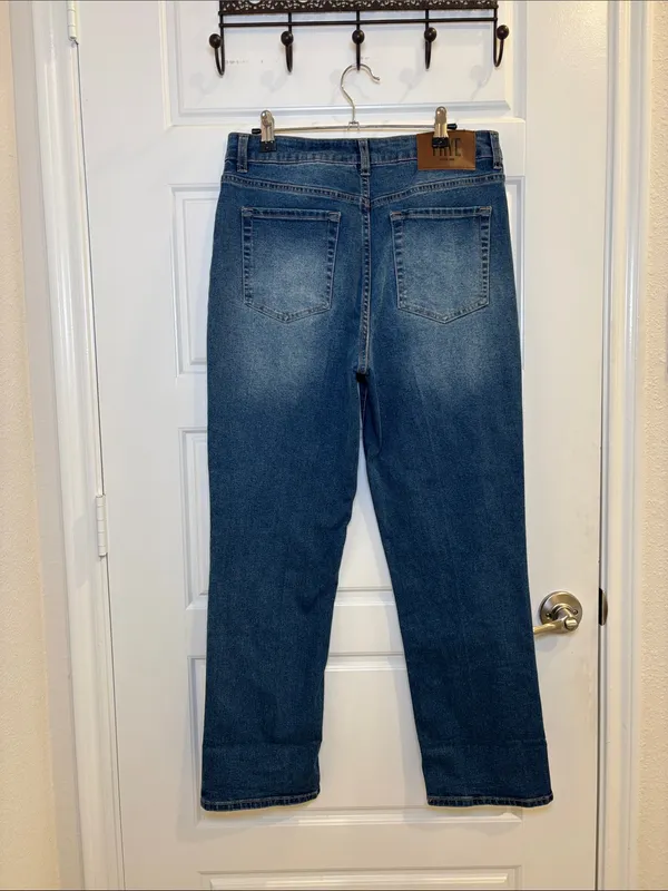 Frye Women’s Straight Leg Jeans Size 6/28 Medium Wash Stretch Denim - Image 3