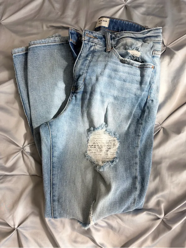 BKE Light Wash Distressed Straight Leg Jeans - Image 3